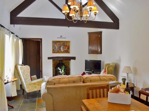 Paper Mill Cottage — Sutton — photo 5