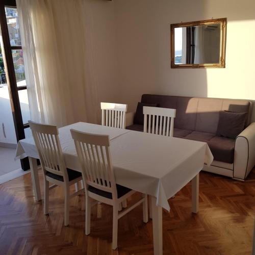 Apartment Anet with free parking