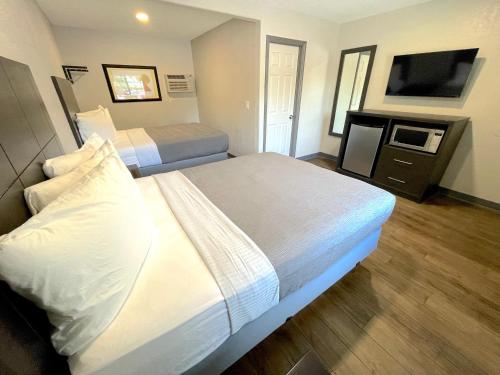 Sequoia Motel - photo 2