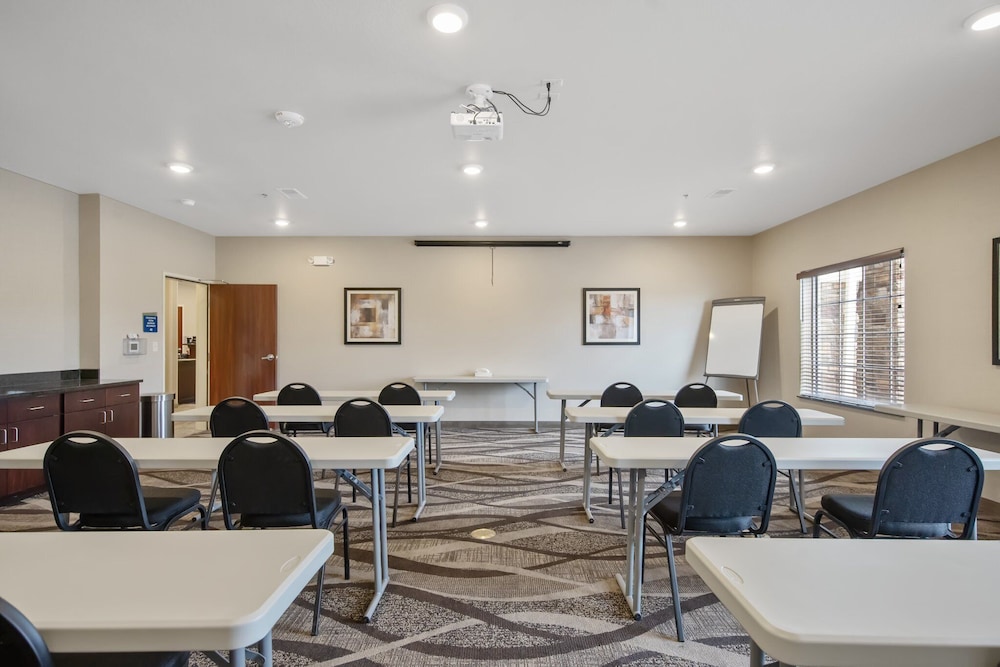 Cobblestone Hotel & Suites Austin - photo 53