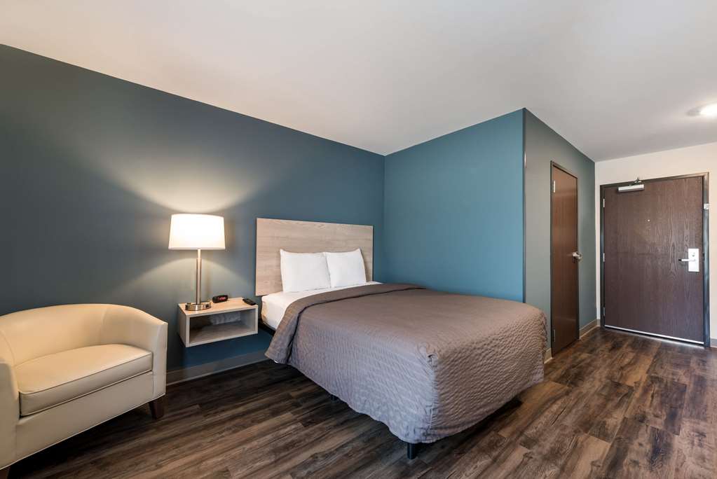 WoodSpring Suites Greensboro High Point North - photo 16