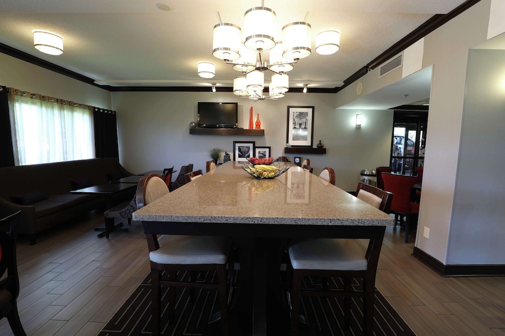Hampton Inn Dyersburg - photo 28
