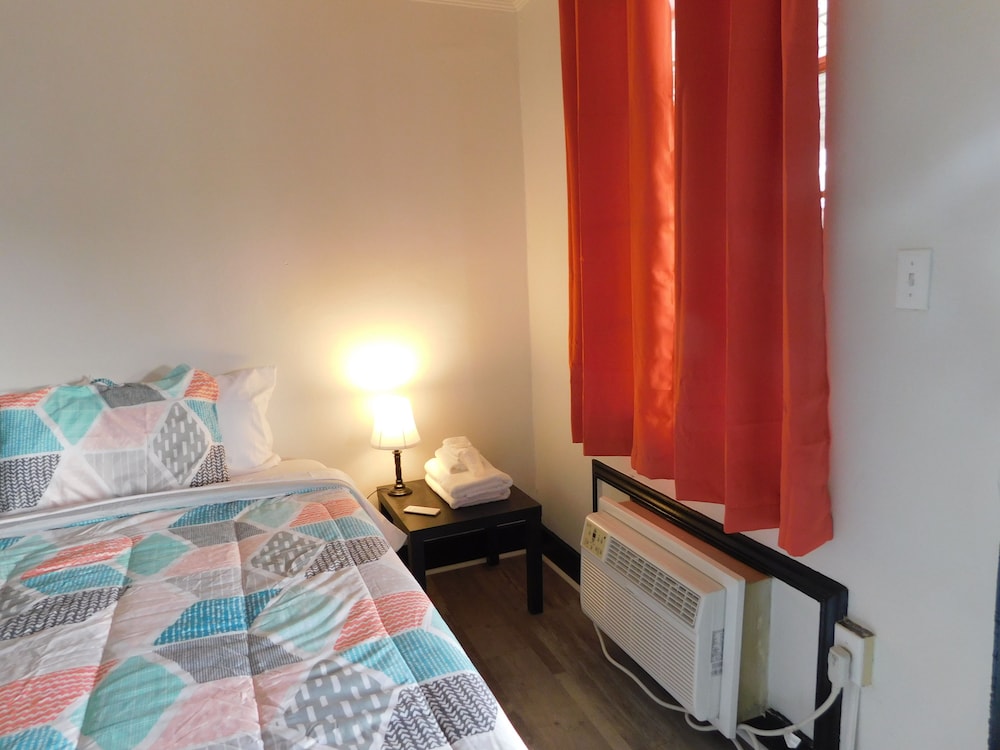 Spruce Pine Inn - photo 2