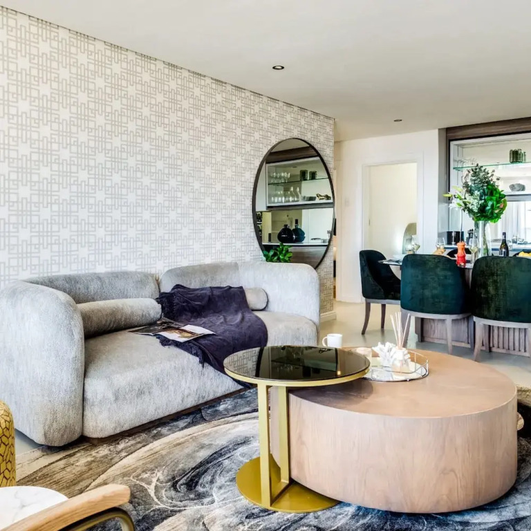 Unwind at Contemporary Alanda Apartment