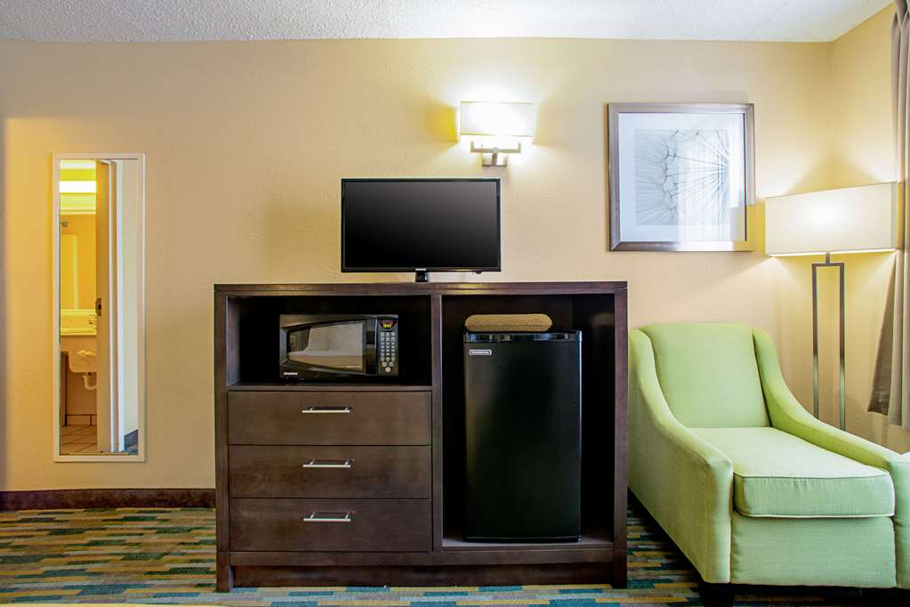 Quality Inn Near Six Flags St. Louis - photo 16