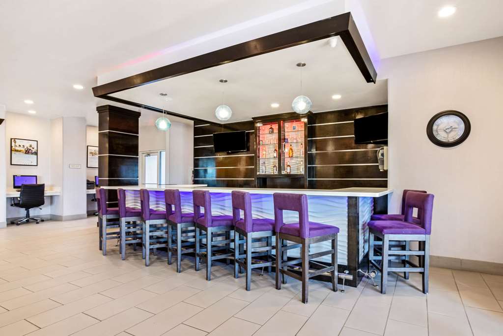La Quinta Inn & Suites by Wyndham Corpus Christi Portland - photo 25