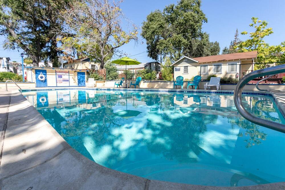 Skylark Shores Resort - photo 2