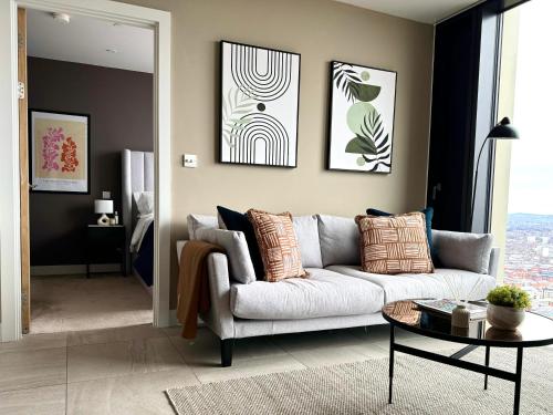 Lusso by Luisa 2 Bed Modern Luxury Apartment in Central Birmingham — 4-Star Luxury Hotel in Birmingham, United Kingdom