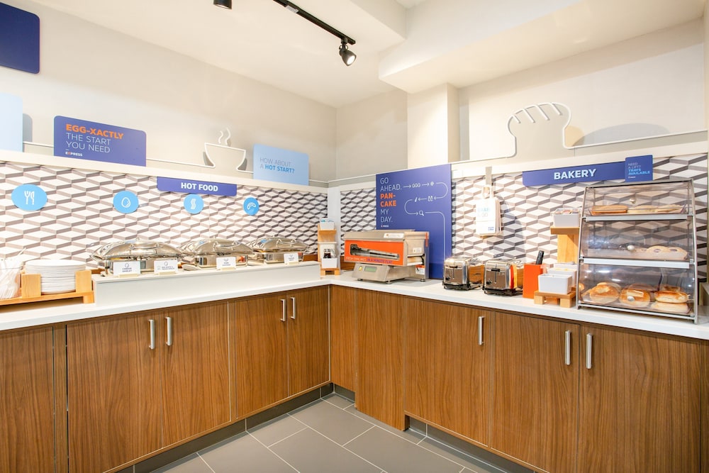 Holiday Inn Express & Suites Lincoln City by IHG - photo 32