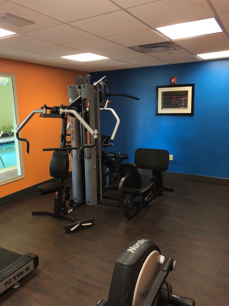 Country View Inn & Suites - photo 32