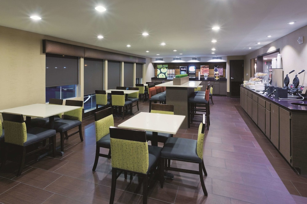 La Quinta Inn & Suites Las Vegas Tropicana