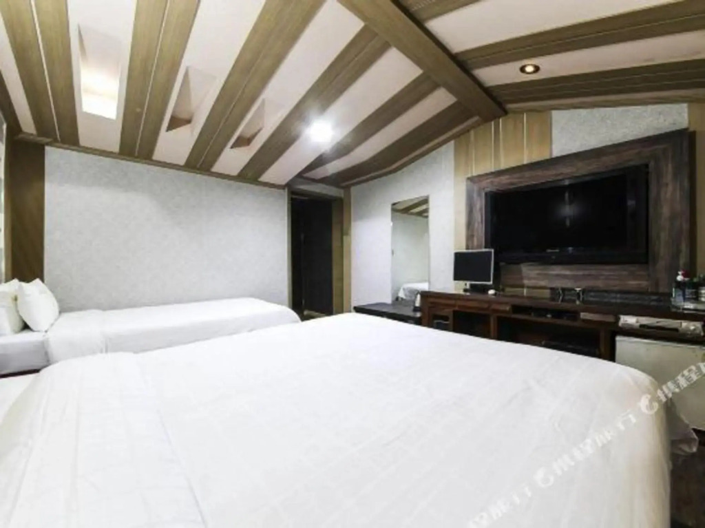 Wolgot W - carbon neutral hotel in Unknown City