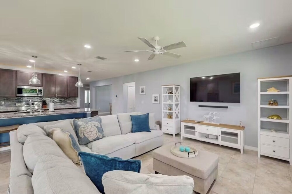 Coastal Haven Retreat — hotel in Port Saint Lucie