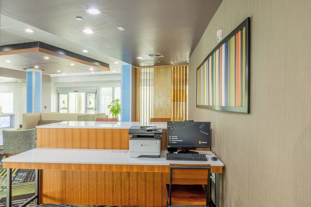Holiday Inn Express & Suites Lindale Tyler by IHG - photo 22