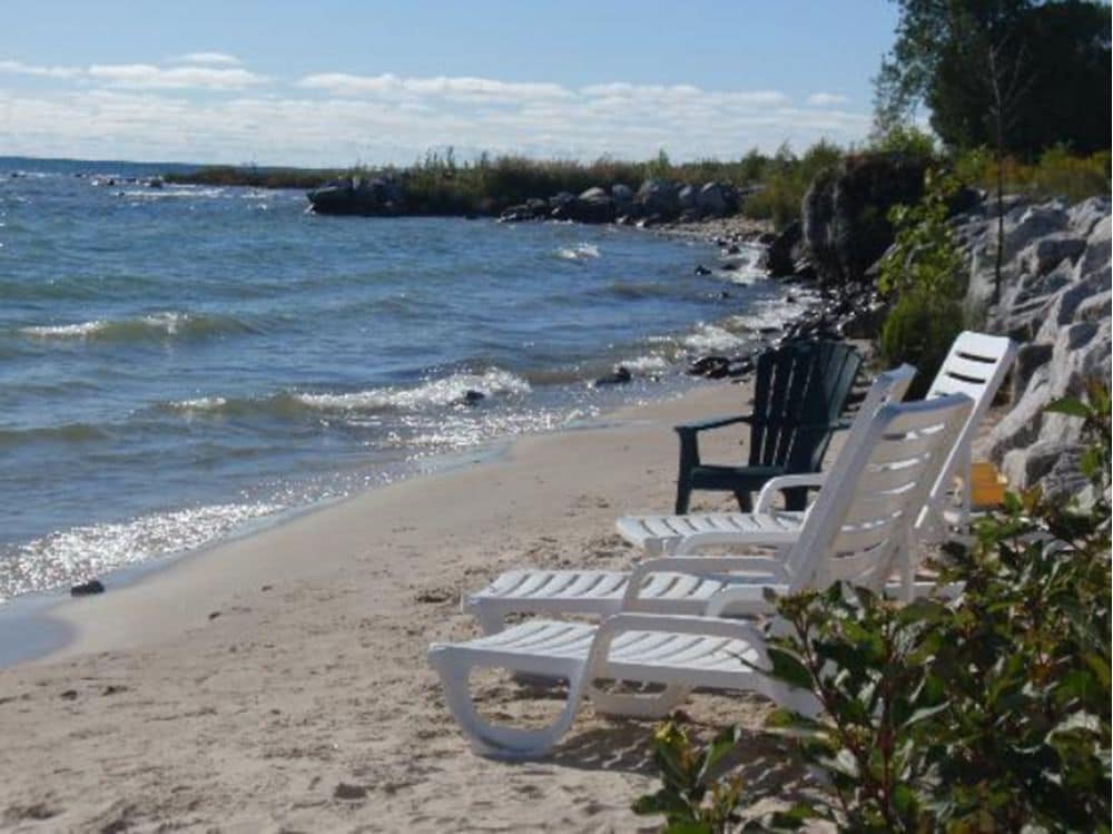 Bayview Lakefront Motel in Saint Ignace, United States