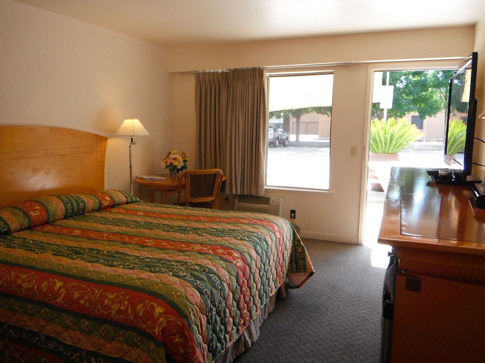 Colusa Riverside Inn - photo 5
