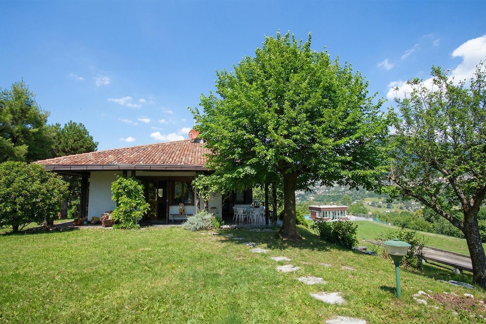 Villa Il Castagno — 4-Star Luxury Hotel in Ossuccio, Italy