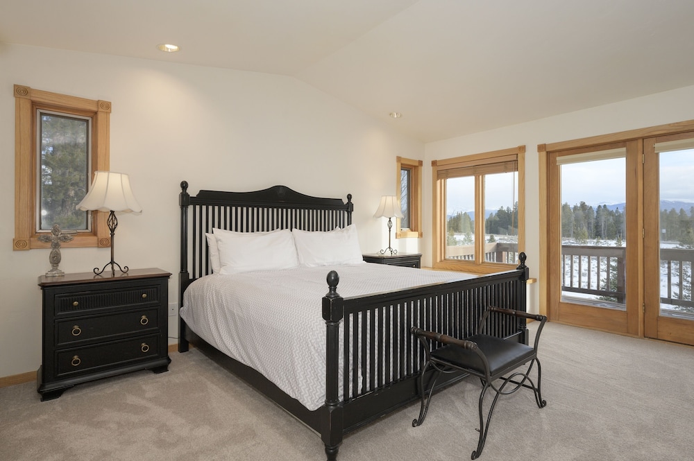 Mountain Peak 4 Bedroom Home by RedAwning — Parshall — photo 4