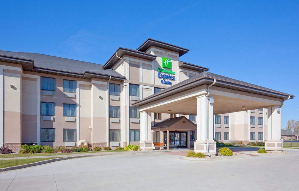 Holiday Inn Express & Suites Worthington by IHG - photo 40