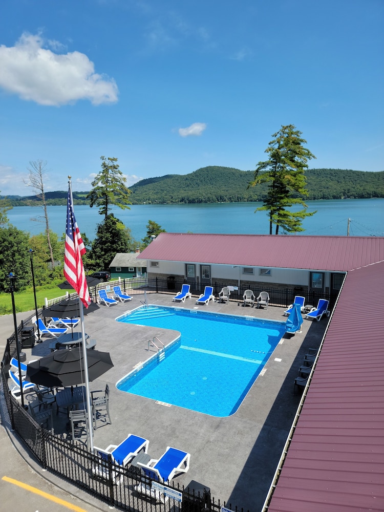 Lake 'N Pines Motel - photo 60