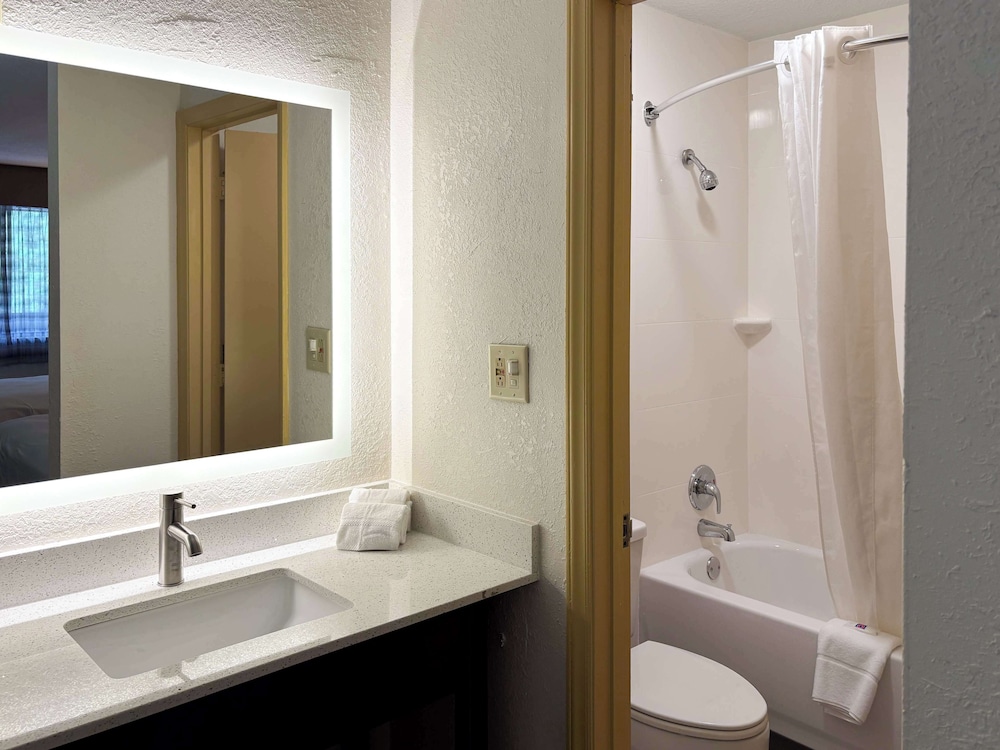 Sunset Inn Northlake - photo 22