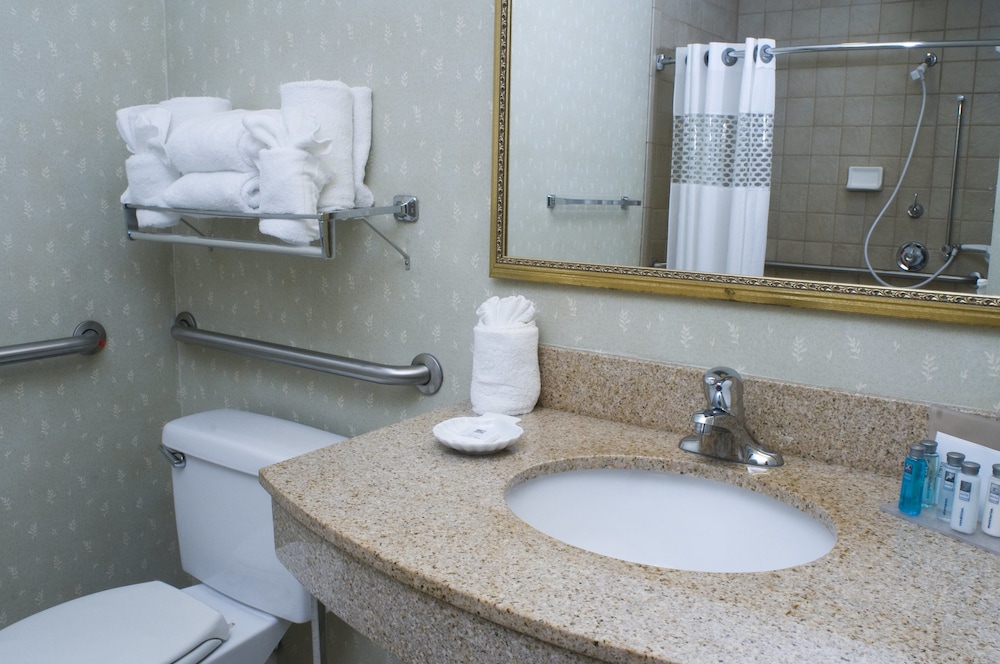 Hampton Inn & Suites Newport Middletown - photo 36