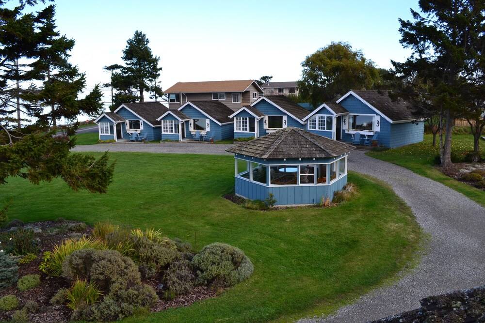Juan de Fuca Waterfront Hotel & Cottages - photo 24
