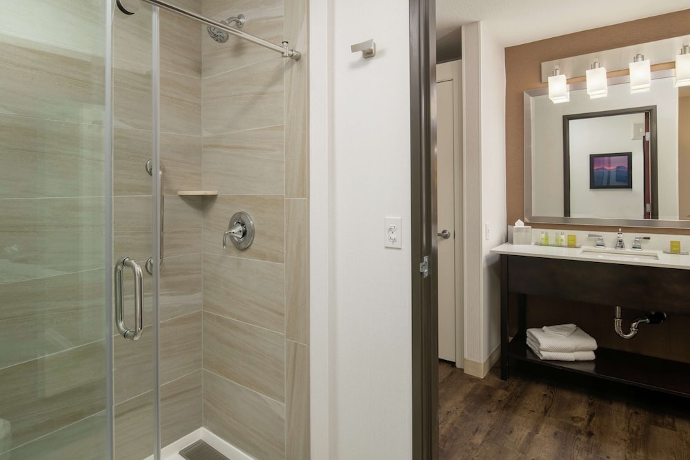 DoubleTree by Hilton Portland Tigard - photo 23