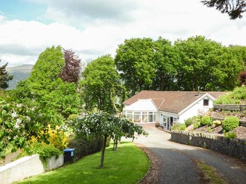 Treetops - carbon neutral hotel in Abergavenny