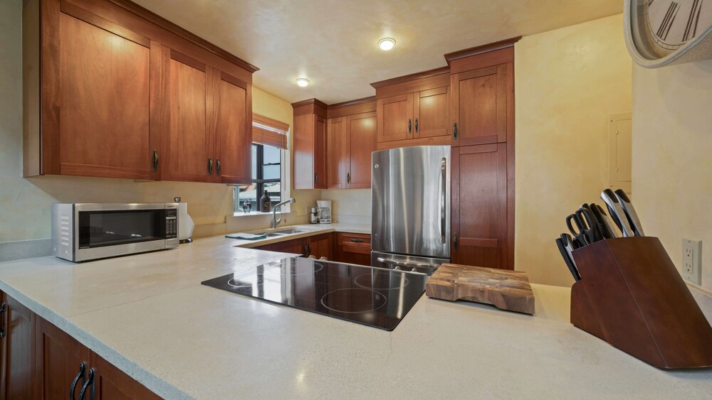 Kailua Bay Resort 3301 Two Bedroom Condo - photo 10