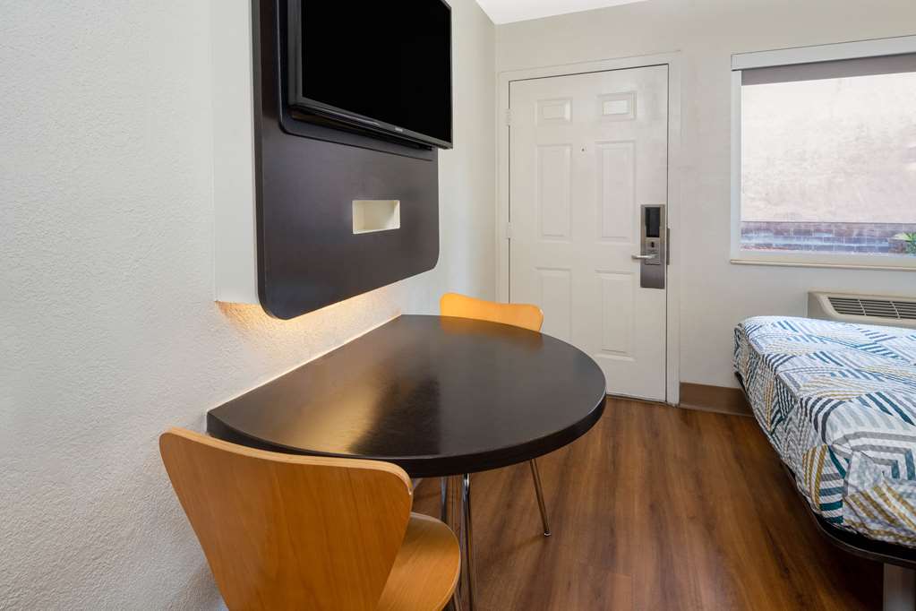 Motel 6 Santa Barbara CA State Street - photo 16