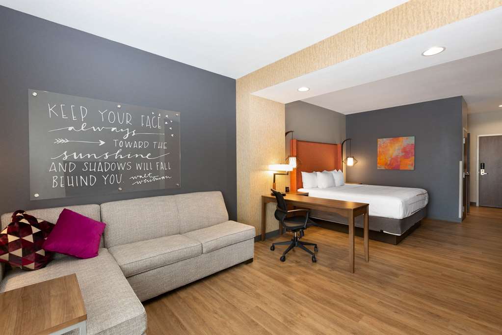 La Quinta by Wyndham Altoona Des Moines - photo 25
