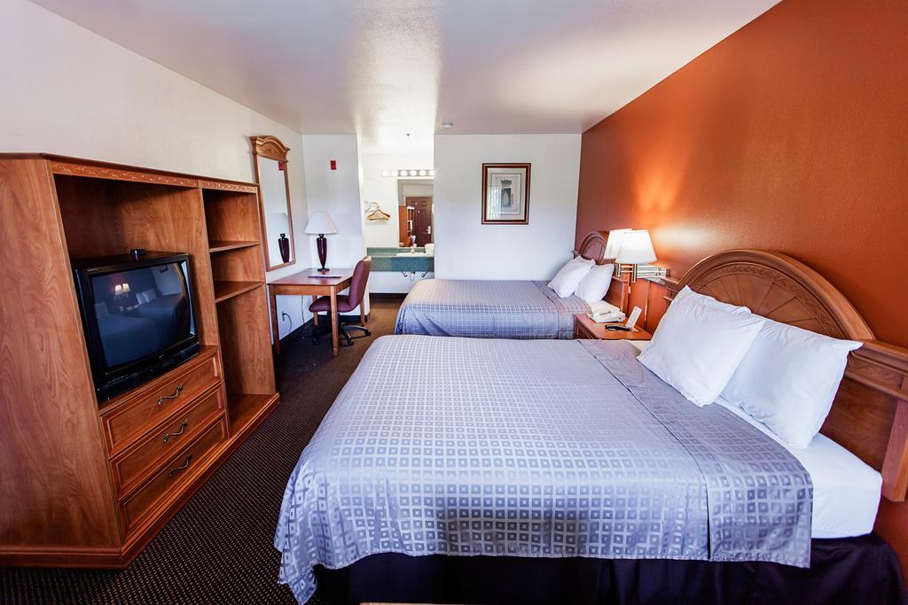 Americas Best Value Airport Inn - photo 8