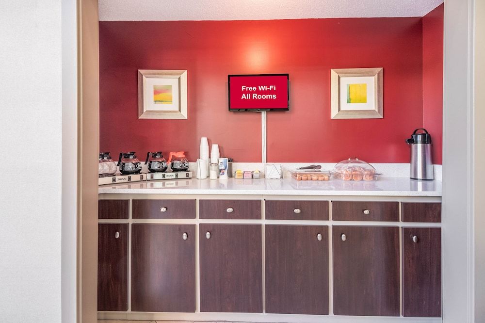 Red Roof Inn Clarksville - photo 3