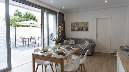La Casa Di Marty Per 6 — 4-Star Luxury Hotel in Torre Del Lago Puccini, Italy