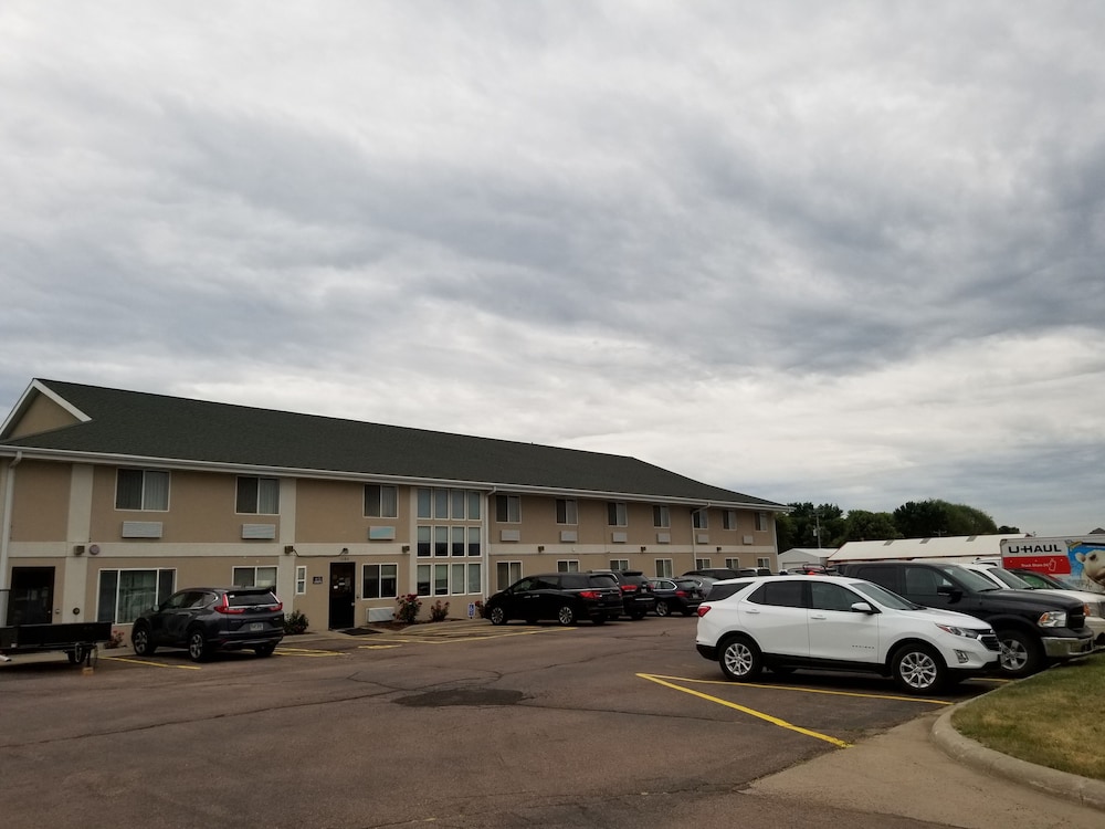Bilmar Inn & Suites Dell Rapids Near Sioux Falls - photo 222