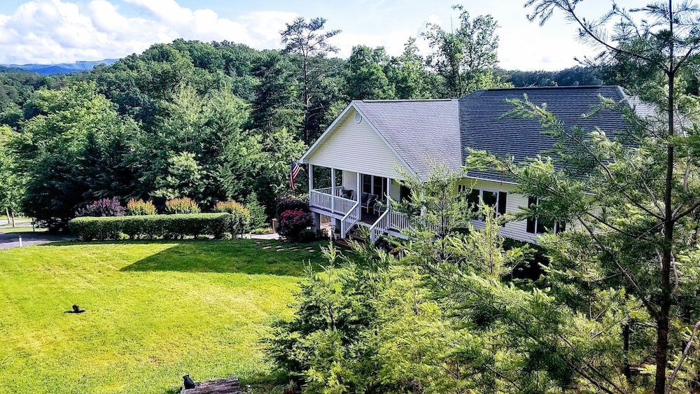 A Mountain Sunrise in Sevierville, United States
