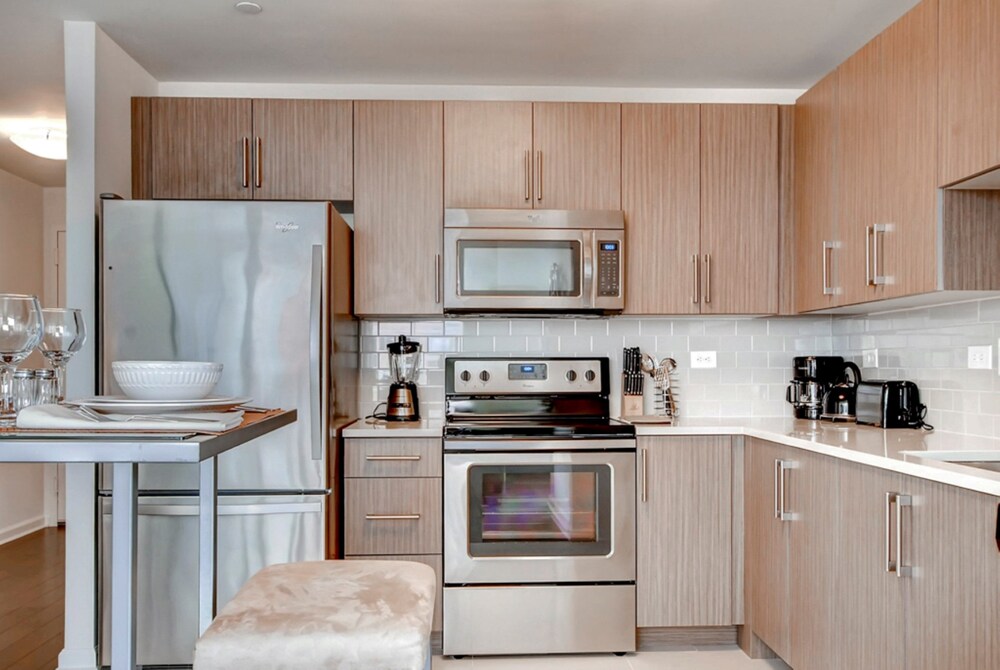Global Luxury Suites at Newport - photo 20