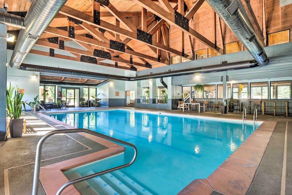 6 Mi to Ski Resort Lakefront Breckenridge Cabin in Breckenridge, United States