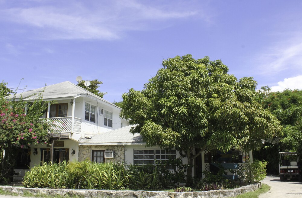 Tingum Village Hotel in Dunmore Town, Bahamas