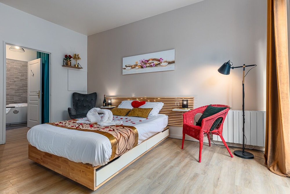 Havre de Paix Jacuzzi — hotel in Asnieres-Sur-Seine