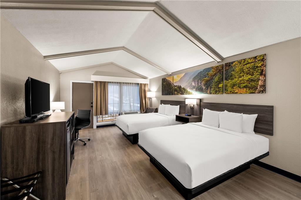 Clarion Pointe Rhinelander Downtown - photo 24