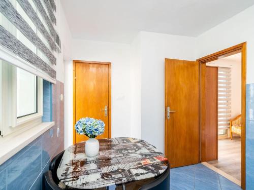 Apartment & Rooms Alan One Bedroom Apartment with Balcony and Sea View