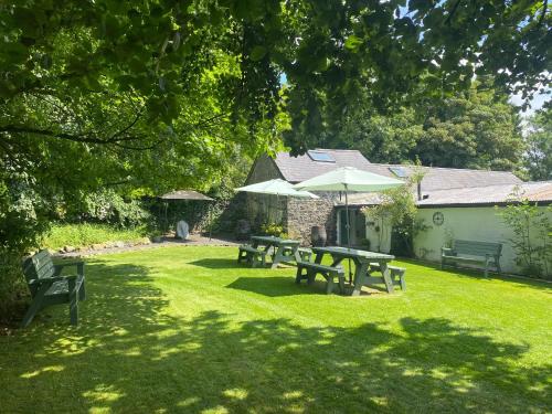 Duneden Cottage and Grounds — 4-Star Luxury Hotel in Randalstown, United Kingdom