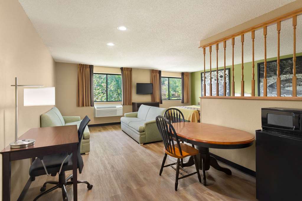 Super 8 by Wyndham Ankeny Des Moines Area - photo 23