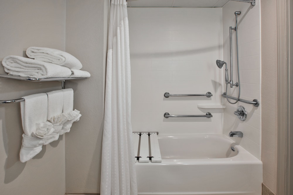 Holiday Inn Express & Suites Manchester by IHG - photo 24