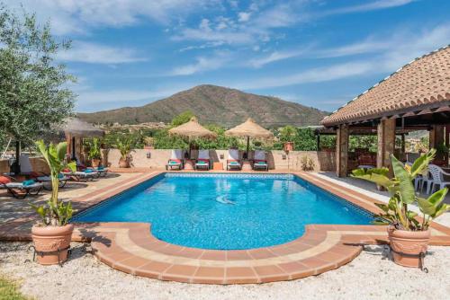 Relajante y encantadora villa Entrearroyo — 4-Star Luxury Hotel in Mijas, Spain