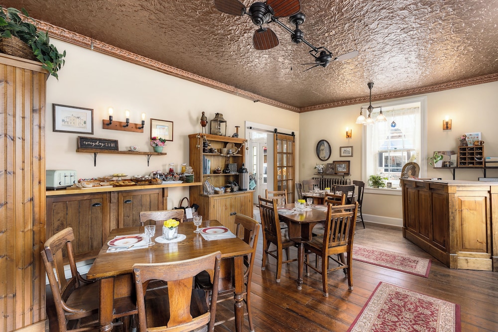 The Stagecoach Inn Bed & Breakfast and Five20 Social Stop - photo 55