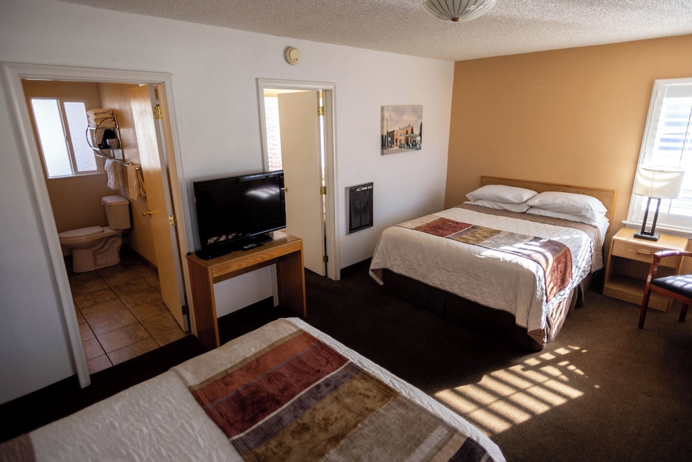 Blue Pine Motel - photo 10