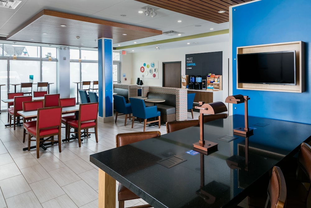 Holiday Inn Express & Suites Medford by IHG - photo 27